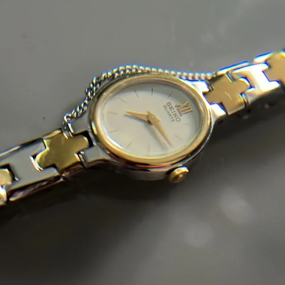 Seiko | Accessories | Vintage Ladies Seiko Bracelet Dress  display picture 1